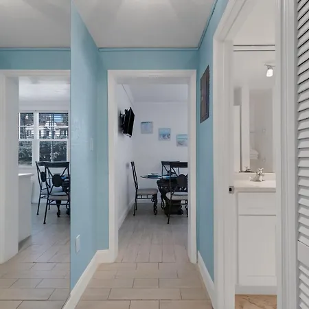 Clearwater Beach Suites #102 ➠ Ground Floor Condo Steps To Beach W/ Heated Pool